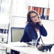 Okulary do pomieszczeń w pracy i w domu – do czego służą i czy są potrzebne?