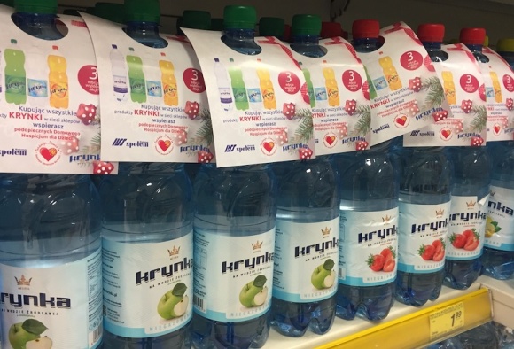 Zostań świątecznym darczyńcą Zdrowie, LIFESTYLE - Kupując produkty Krynki wspierasz Fundację „Pomóż Im”, refundując w części leki dla podopiecznego dziecięcego hospicjum, wizytę u specjalisty albo zabieg.