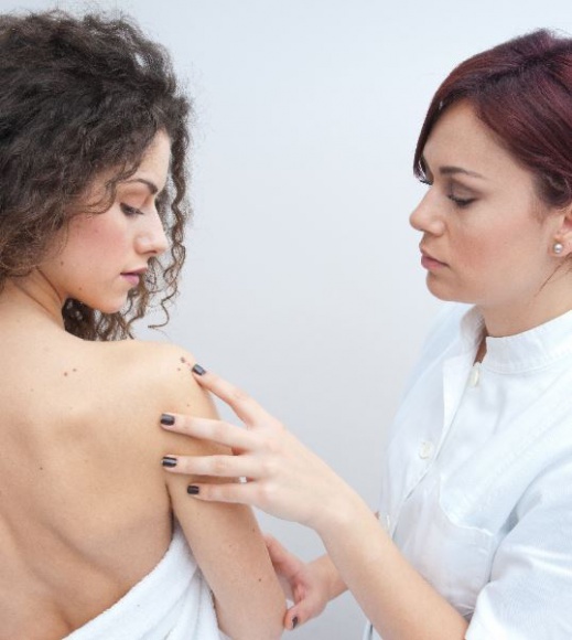 Zadbaj o swoją skórę przed urlopem! Zdrowie, LIFESTYLE - Mapowanie ciała - dlaczego warto zbadać skórę przed wyjazdem na urlop?