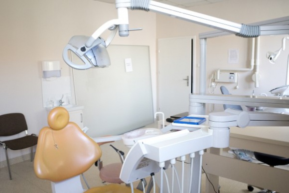 Płytki krwi przyspieszają regenerację po zabiegu stomatologicznym Zdrowie, LIFESTYLE - Fibryna bogatopłytkowa (PRF – ang. Platelet Rich Fibrin) jest koncentratem płytek, pobieranym z krwi własnej pacjenta.