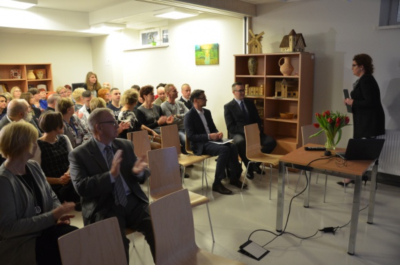 Pilotażowy program w Suwałkach, czyli fakty i mity na temat depresji Zdrowie, LIFESTYLE - – Jest chorobą, ale nie każdy smutek czy przygnębienie ani też to, co młodzież potocznie nazywa „dołem” jest depresją – mówił dr Bogdan Wieczorek podczas konferencji pt. „I Suwalskie Forum Psychiatryczne”.
