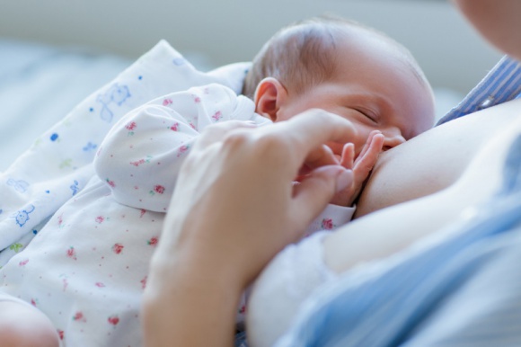 Implanty a karmienie piersią Zdrowie, LIFESTYLE - Powiększanie piersi wiąże się z szeregiem zmian w ciele i psychice. Warto jednak pamiętać, że zmiany zachodzą również w sferze zdrowotnej, np. związane z karmieniem piersią. No właśnie: czy implanty wpływają na karmienie piersią i czy są bezpieczne dla dziecka?