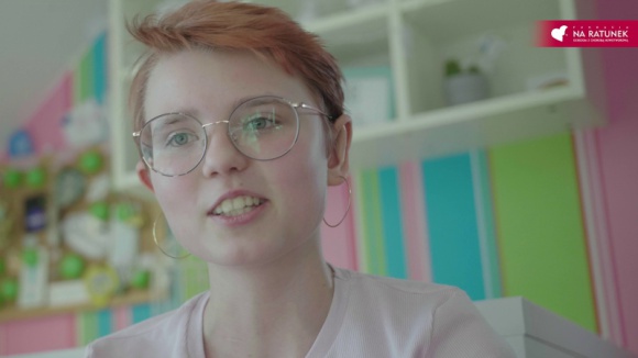 Marzenia Weroniki. Światowy Dzień Walki z Nowotworami Krwi Zdrowie, LIFESTYLE - Poznajcie Weronikę. Lekarze zdiagnozowali u niej białaczkę limfoblastyczną. Szpital, kroplówki, punkcje, trzy cykle chemioterapii. Bywało ciężko, ale Weronika nie zamierzała się poddawać. W powrocie do zdrowia pomagały jej marzenia.