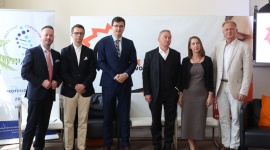 Lepiej wzmocnić odporność zamiast leczyć opryszczkę , LIFESTYLE - Szacuje się, że w Polsce prawie 80% ludzi zakażonych jest wirusem HSV1, wywołującym przede wszystkim opryszczkę wargową, a 15% jest nosicielem wirusa HSV2, który objawia się opryszczką narządów płciowych.