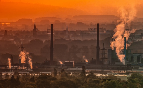 Jak ograniczyć negatywny wpływ smogu na zdrowie? Zdrowie, LIFESTYLE - Jesienno-zimowe chłody oznaczają rozpoczęcie sezonu grzewczego. Choć liczba nieekologicznych „kopciuchów” z roku na rok maleje, nadal w wielu częściach kraju powietrze staje się trujące.