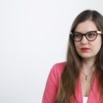 Stres związany z pandemią koronawirusa może powodować łysienie. W ostatnim czasie do trychologów zgłasza się coraz więcej osób z tym problemem