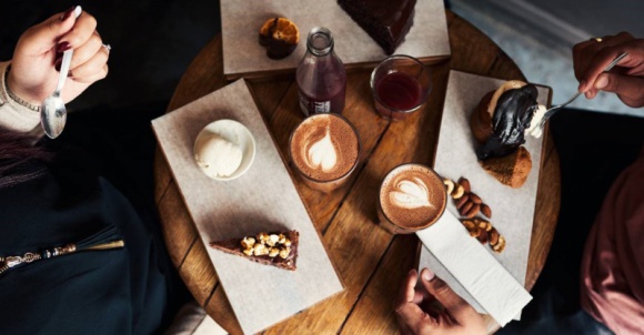 Ciesz się smakiem zimnych lodów i gorącej kawy – bez bólu zębów! Zdrowie, LIFESTYLE - Słodki sorbet truskawkowy czy rożek o smaku słonego karmelu z bitą śmietaną i polewą czekoladową? Wybór wydaje się być trudny, ale nie dla osób cierpiących na nadwrażliwość zębów – oni rezygnują z każdego smaku i typu lodów.