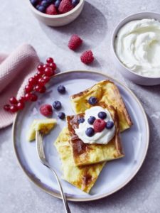 Pannukakku (fiński naleśnik z piekarnika) (TM6, TM5) Naleśniki królujące na talerzach Finów, Rosjan i Koreańczyków: Pannukakku, Bliny,Hotteok