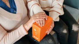 Każda kobieta jest wyjątkowa – suplementacja na różnych etapach życia , LIFESTYLE - Wszystkie mamy jednak podobny cel – chcemy czuć się dobrze, mieć mnóstwo energii, być wiecznie młode, cieszyć się idealną cerę i pięknymi włosami. Czy istnieje więc suplement diety, który może przyjmować każda kobieta, niezależnie od wieku? Odpowiedź brzmi: nie.