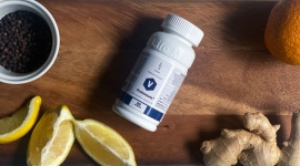 Naturalne sposoby na jesienne infekcje , LIFESTYLE - Nadchodzi jesień. Dni są chłodniejsze, pada deszcz. Dlatego, aby móc zapobiec jesiennym infekcjom warto mieć w pamięci sprawdzone i naturalne sposoby, które nam pomogą. Co zatem możemy zrobić, aby przetrwać w pełni zdrowia ten nieprzyjemny okres?
