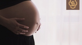 Pęknięcie czy nacięcie? Przygotowanie krocza do porodu okiem fizjoterapeuty , LIFESTYLE - Od wielu lat w bardzo licznej części szpitali stosuje się tzw. profilaktyczne nacięcie krocza rodzącej podczas porodu. Lecz czy jest to konieczne? Jaka jest różnica między pęknięciem a nacięciem krocza?