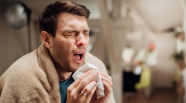 Przed nami kolejny sezon zachorowań na grypę. Dlaczego warto się szczepić? , LIFESTYLE - Wraz z jesienią nadciąga sezon grypowy, a więc dodatkowe zagrożenie dla układu oddechowego obok COVID-19. Dlaczego warto szczepić się przeciw grypie podczas pandemii?