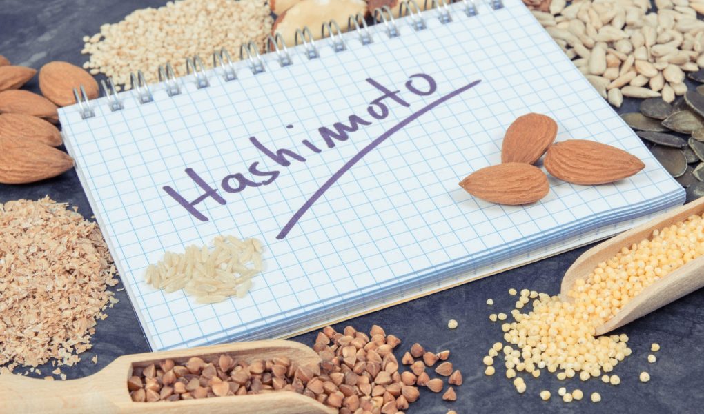 Hashimoto-a-dieta-bezglutenowa-scaled Obalamy mity: Hashimoto a dieta bezglutenowa – co na to nauka?