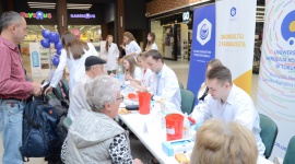 Zadbaj o zdrowie z CH Rondo! , LIFESTYLE - W sobotę, 20 listopada w Centrum Handlowym Rondo odbędzie się akcja „Skonsultuj z Farmaceutą”, w ramach której klienci będą mogli skorzystać z bezpłatnych badań profilaktycznych i porad medycznych