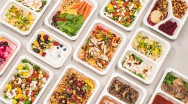 Czy każda dieta może być postem przerywanym? Obalamy mit. , LIFESTYLE - Intermittent fasting, czyli post przerywany niezmiennie cieszy się coraz większą popularnością. Dietetyk cateringu Pomelo obala mity na temat tej metody żywienia.
