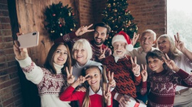 Czy testy byłyby receptą na bezpieczne Święta? , LIFESTYLE - Spotkania z rodziną należą do najważniejszych sytuacji, w których Polacy widzą potrzebę zadbania o bezpieczeństwo. Nie powinno to dziwić: 59% z nich obawia się, że bliska im osoba zachoruje na COVID-19, zaś 49% – że zachorują oni sami.