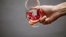 Dry February. Jak rezygnacja z alkoholu wpływa na zdrowie? , LIFESTYLE - Alkohol w każdej ilość negatywnie wpływa na nasze zdrowie. Jednak już nawet jeden miesiąc abstynencji od tej używki może przynieść niesamowite efekty zdrowotne. Przekonaj się, dlaczego warto podjąć wyzwanie.